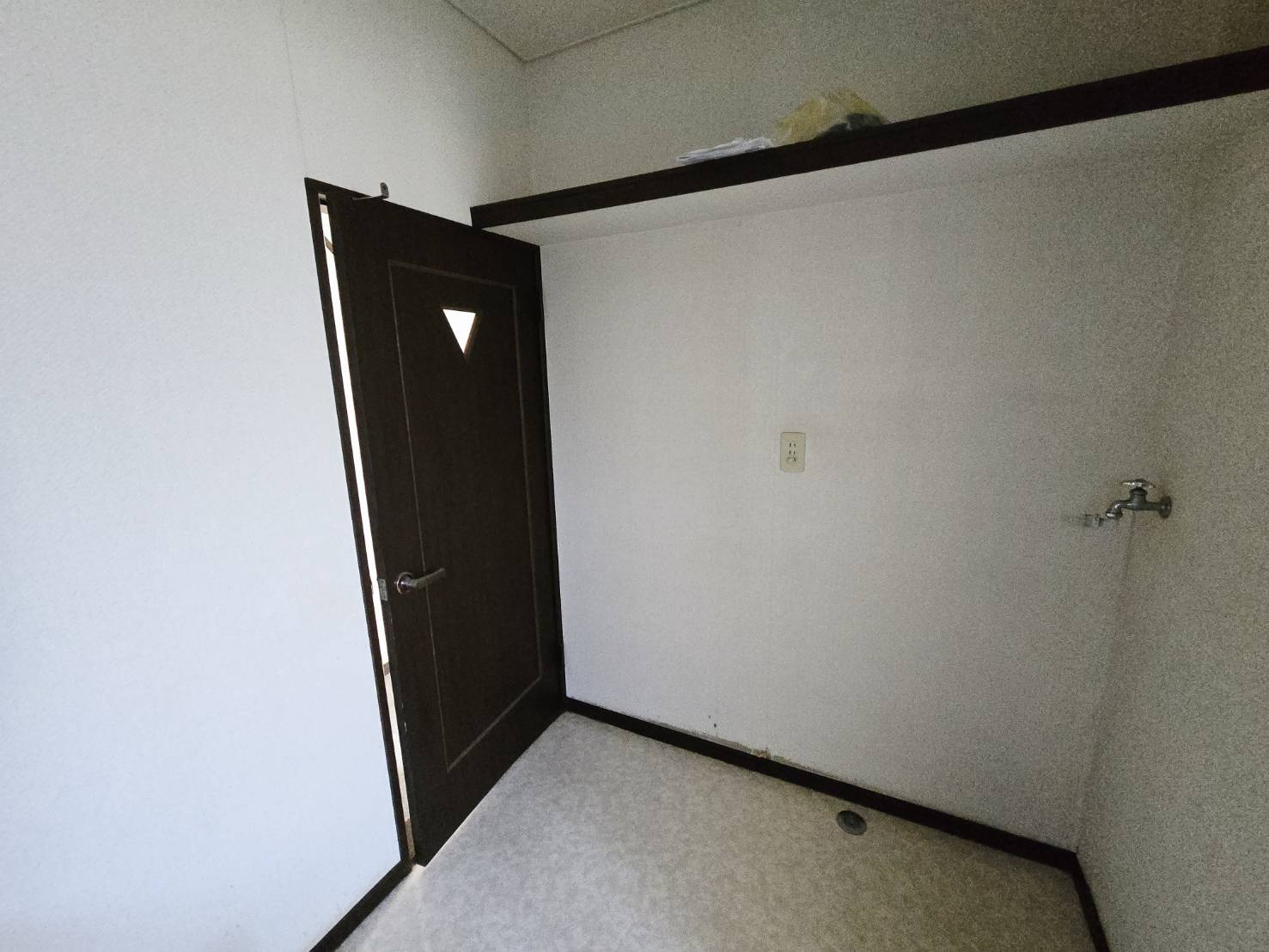 八戸市大字市川町字桔梗野上　中古住宅のランドリースペース