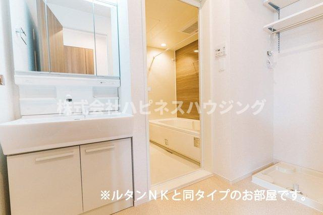 ヤングウッズ柏の葉Ⅱの洗面所|脱衣スペースもあります
※同施工会社の別物件イメージ画像です