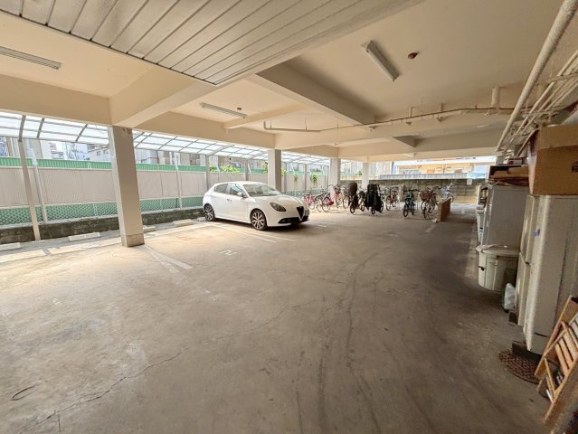 ウインドヒル三国の駐車場