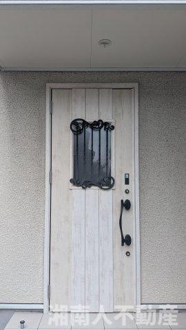 藤沢市片瀬海岸３丁目１５－７戸建ての玄関|収納もある玄関です