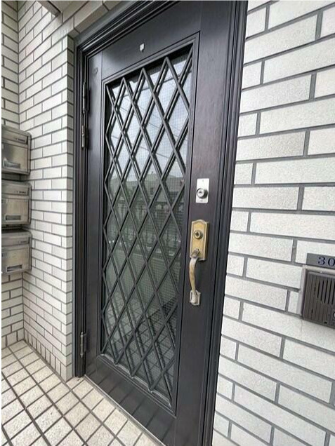 パールシャトー　最上階　両面バルコニー　角部屋　南向きのエントランス