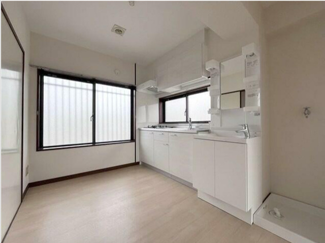 パールシャトー　最上階　両面バルコニー　角部屋　南向きの居間・リビング