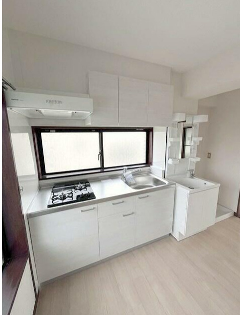 パールシャトー　最上階　両面バルコニー　角部屋　南向きのキッチン