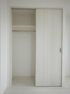 【収納】 | ガーラ・プレシャス東大島 | パイプ付きクローゼット 