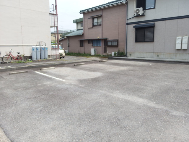 サンライズマヤの駐車場