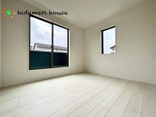 上尾市小泉14期　新築戸建　グラファーレ01の洋室