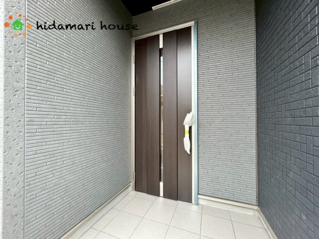 上尾市小泉14期　新築戸建　グラファーレ01の玄関