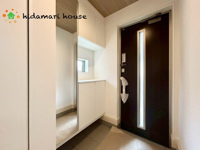 上尾市小泉14期　新築戸建　グラファーレ01の玄関