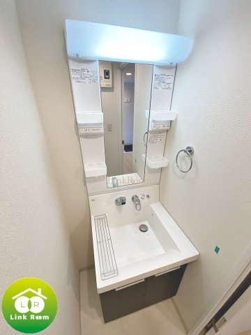 b'CASA深川森下の洗面所