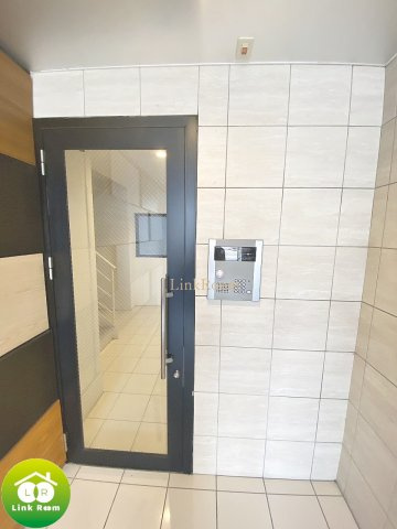 b'CASA深川森下のエントランス