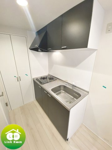 b'CASA深川森下のキッチン