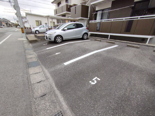 ドミール・ミネＡ棟の駐車場