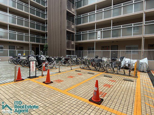 上京ハウス4号棟の駐輪場