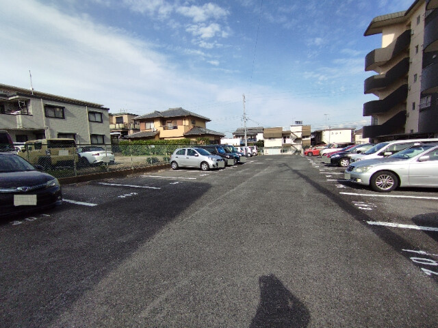 サンシャイン美合の駐車場