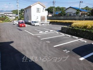 広島市安佐北区口田南７丁目の賃貸マンションの駐車場