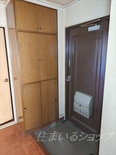 広島市安佐北区口田南７丁目の賃貸マンションの玄関|改装前（2025年10月下旬）の写真です