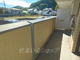 広島市安佐北区口田南７丁目の賃貸マンションのバルコニー|改装前（2025年10月下旬）の写真です