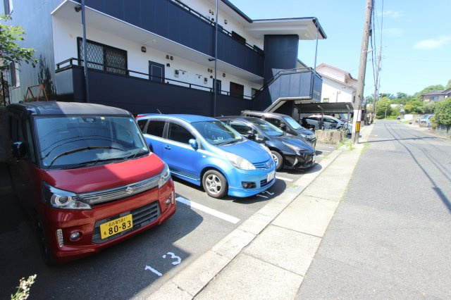 クレシア大高台の駐車場