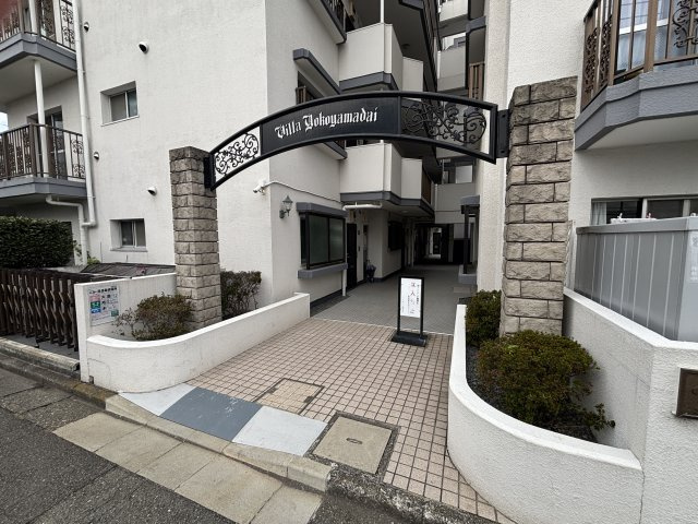 スカイハイツヴィラ横山台のエントランス