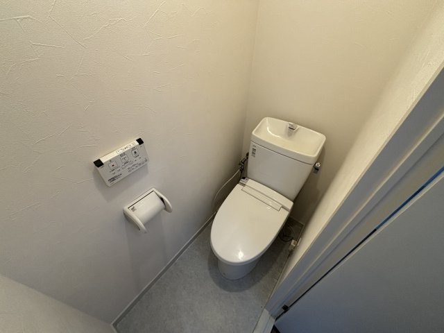 スカイハイツヴィラ横山台のトイレ|※温水洗浄便座は残置物です。