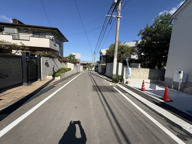 【その他】 | 福岡市中央区笹丘2丁目1期　1号棟（全5棟）【仲介手数料無料・0円】 | 現地写真。前面道路です。