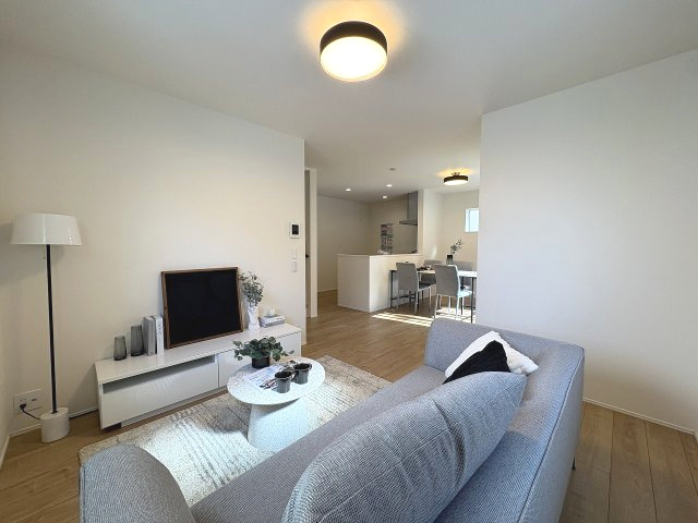 【居間・リビング】 | 福岡市中央区笹丘2丁目1期　1号棟（全5棟）【仲介手数料無料・0円】 | 現地写真。リビングです。