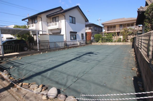 小山市駅南町6丁目の外観|現地を南東側から撮影（2025年10月撮影）