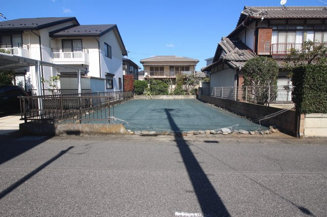 小山市駅南町6丁目の外観|現地を南側から引きで撮影（2025年10月撮影）