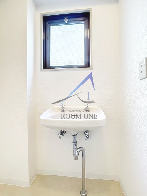 ベルメゾン宇野の洗面所|独立洗面台です。