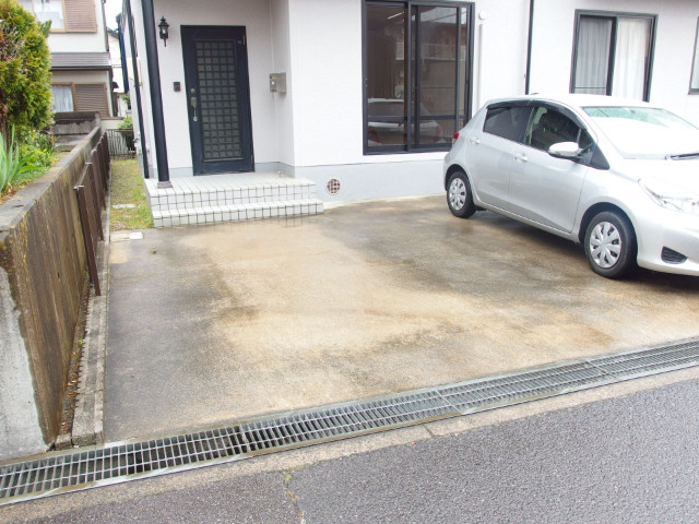 カーサビアンカＤの駐車場