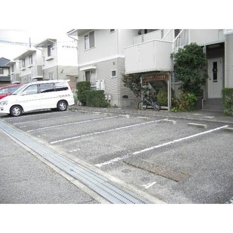 ＭｃＬｅａｎ　Ｃｏｕｒｔの駐車場