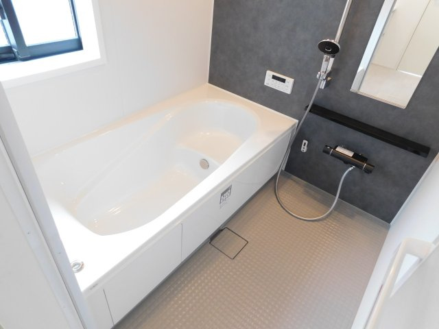 名古屋市中川区下之一色町字松蔭７丁目の新築一戸建の浴室|◇浴室◇　　広い１坪サイズ・浴室暖房乾燥機・保温浴槽・エコベンチ浴槽・スライドバーシャワー・キレイサーモフロア・オートバス・バリアフリーバス