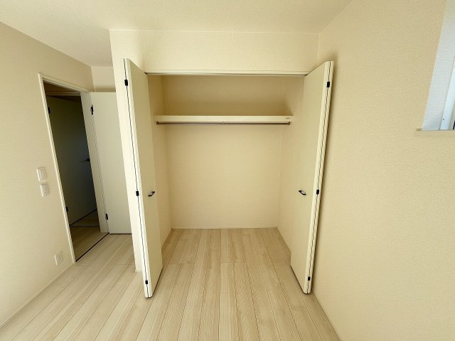 【収納】 | 福岡市中央区笹丘2丁目1期　2号棟（全5棟）【仲介手数料無料・0円】 | 現地写真。ウォークインクローゼットです。