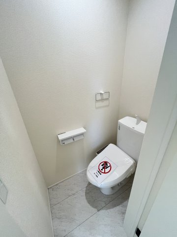 【トイレ】 | 福岡市中央区笹丘2丁目1期　2号棟（全5棟）【仲介手数料無料・0円】 | 現地写真。2階にもトイレです。