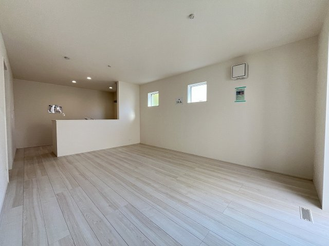 【居間・リビング】 | 福岡市中央区笹丘2丁目1期　2号棟（全5棟）【仲介手数料無料・0円】 | 現地写真。リビングです。