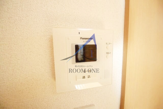サンク根岸のセキュリティ|モニター付きインターホンです。
