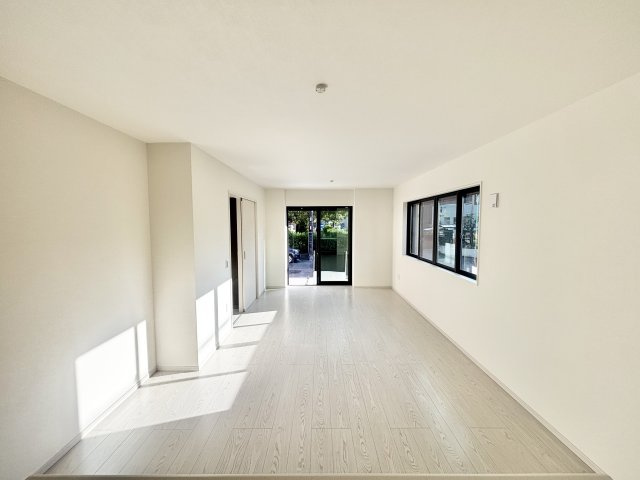 【仲介手数料無料／名古屋市中川区】中川区野田2期　Terrechez　新築戸建　1号棟の居間・リビング