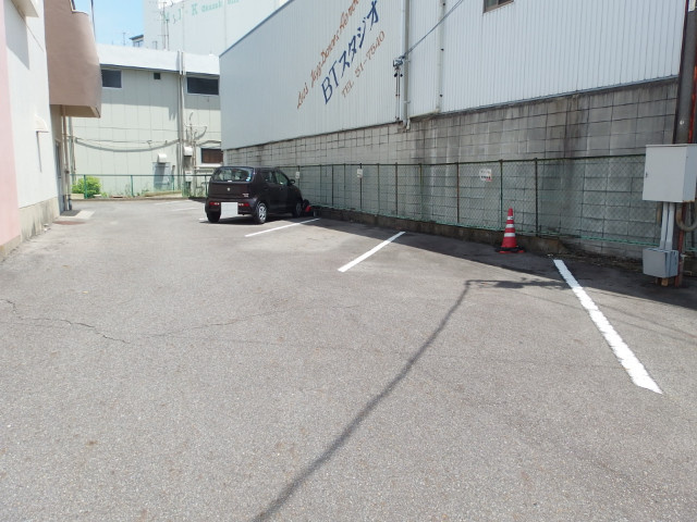 マンション藤の駐車場