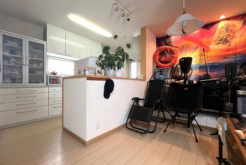 【居間・リビング】 | 小田原市板橋　中古戸建　WIC・ロフト付き