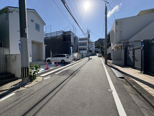 【その他】 | 福岡市中央区笹丘2丁目1期　3号棟（全5棟）【仲介手数料無料・0円】 | 現地写真。前面道路です。