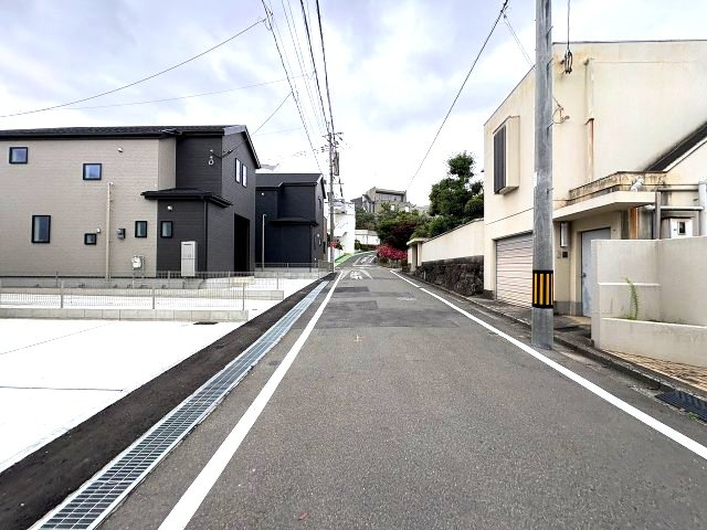 【その他】 | 福岡市中央区笹丘2丁目1期　3号棟（全5棟）【仲介手数料無料・0円】 | 現地写真。前面道路です。