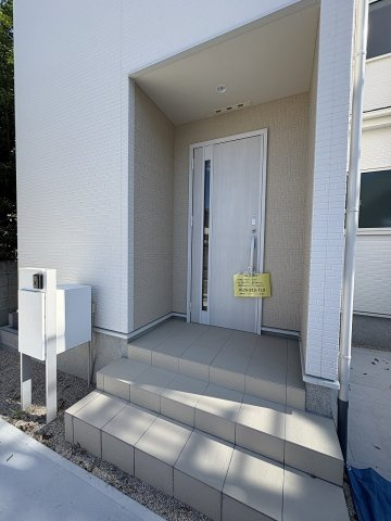 【玄関】 | 福岡市中央区笹丘2丁目1期　3号棟（全5棟）【仲介手数料無料・0円】 | 施工例。施工例は完成時と異なる場合があります。