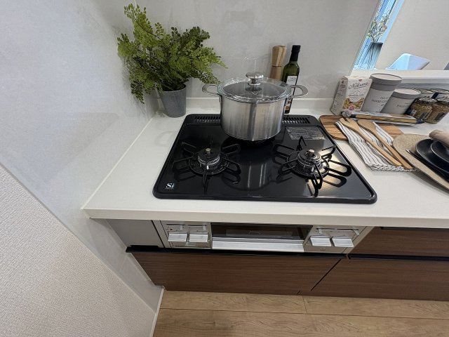 【キッチン】 | 福岡市中央区笹丘2丁目1期　3号棟（全5棟）【仲介手数料無料・0円】 | 施工例。施工例は完成時と異なる場合があります。