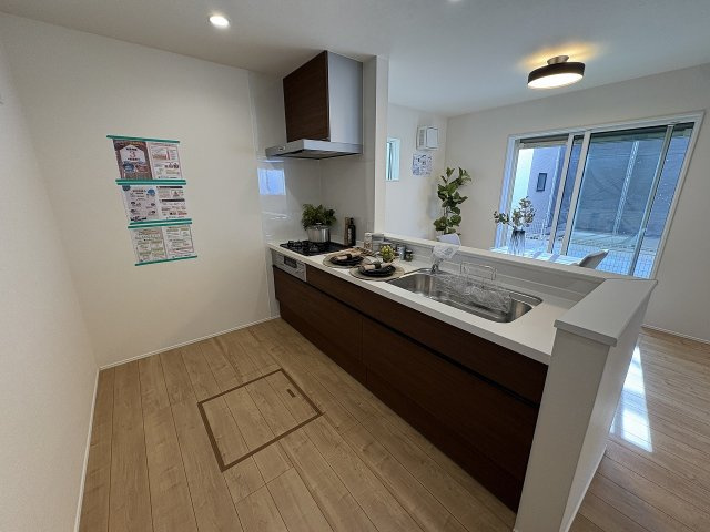 【キッチン】 | 福岡市中央区笹丘2丁目1期　3号棟（全5棟）【仲介手数料無料・0円】 | 施工例。施工例は完成時と異なる場合があります。