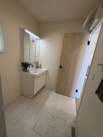 【洗面所】 | 福岡市中央区笹丘2丁目1期　3号棟（全5棟）【仲介手数料無料・0円】 | 施工例。施工例は完成時と異なる場合があります。