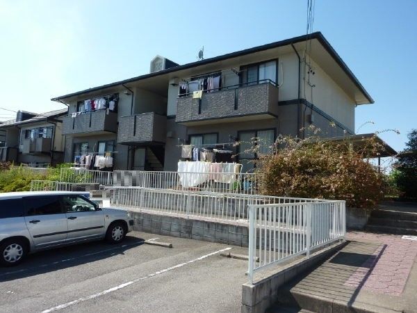 サンタウン上地の駐車場