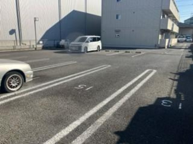 ウィルモアＭ２の駐車場