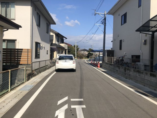 久留米市国分町　売り土地の前面道路含む現地写真