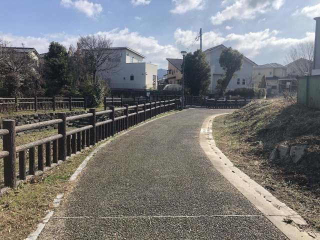 久留米市国分町　売り土地の前面道路含む現地写真