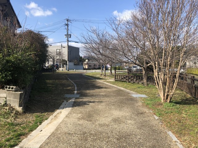 久留米市国分町　売り土地の前面道路含む現地写真